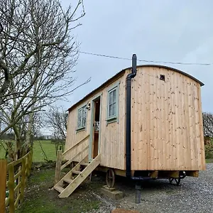 https://lowgingerfield-shepherd-hut.yorkshirehotels.net